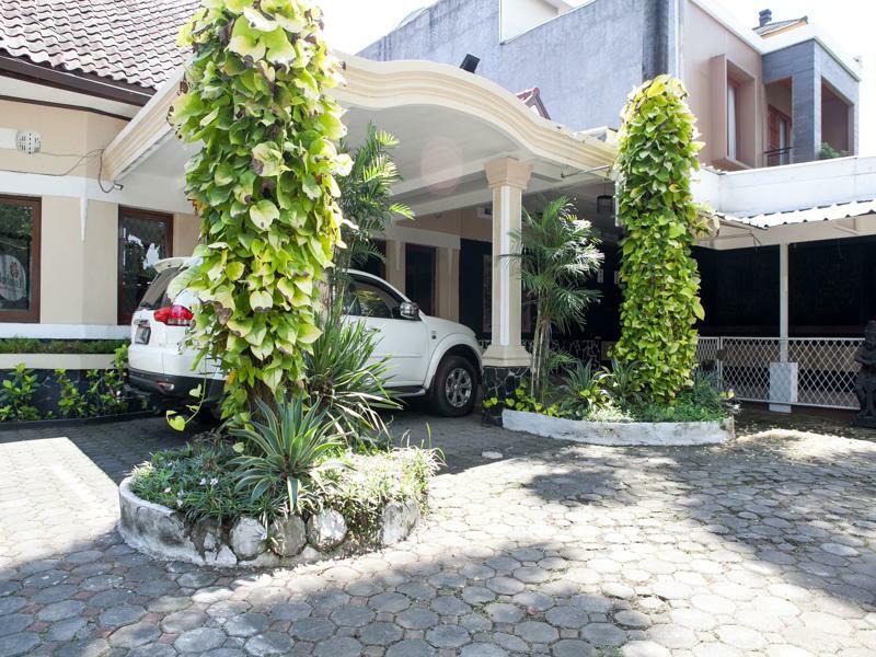 Hotel O Bandung Near Stadion Siliwangi Formerly The Ethnic Hotel Bandung Exterior foto
